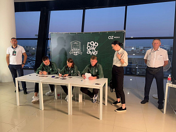 Чемпионы России по футболу раздали автографы в Краснодаре